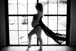 Rent our studio space for your headshot, product or fashion photoshoot.