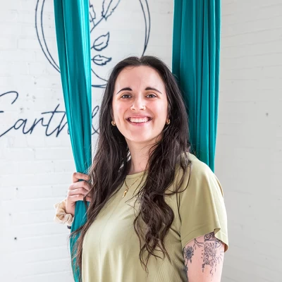 Angel-Earth-And-Aerial-Yoga-Teacher-1x1-Headshots-2025-AlyssaCahmberlainPhotography-3